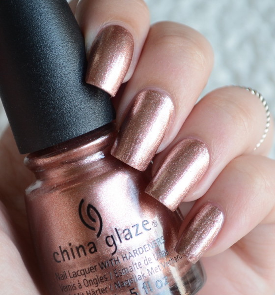 China Glaze – ružičasto zlato na noktima